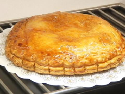 La galette des rois se prépare dans les pâtisseries 
