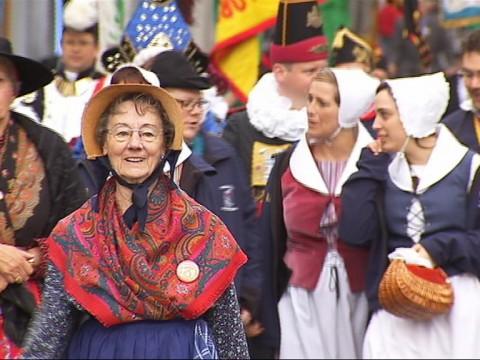 Le groupes folkloriques wallons rendent hommage à Tchantchès