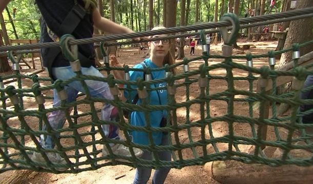 Une société offre une journée récréative aux enfants placés