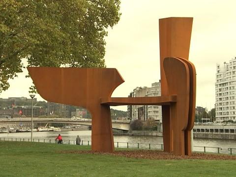 Une scultpure monumentale de Roger Jacob en bord de Meuse