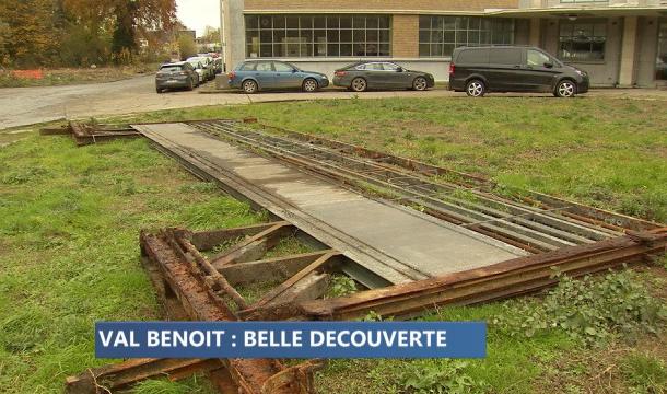 Un ancien portail refait surface au Val Benoît