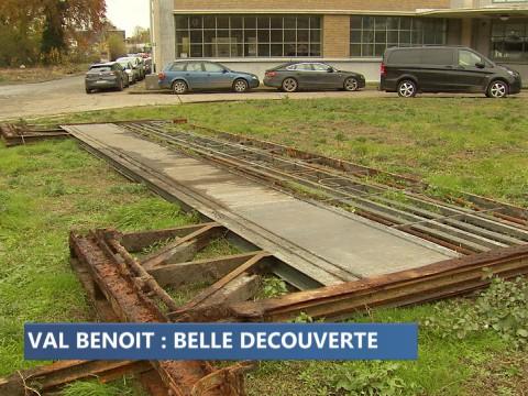 Un ancien portail refait surface au Val Benoît