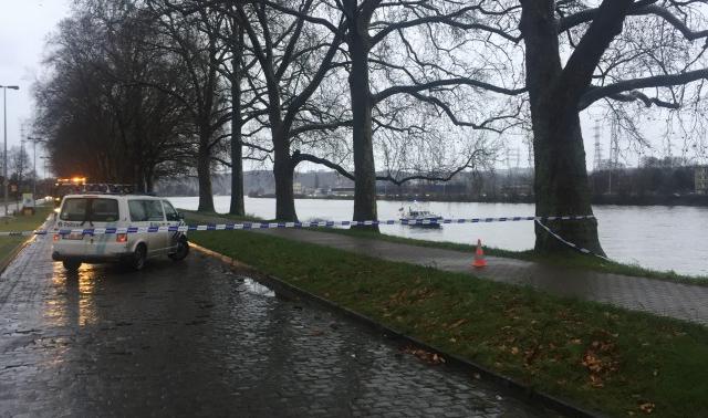 Une voiture tombe dans l'eau quai de Wallonie : la voiture repêchée, une personne toujours disparue