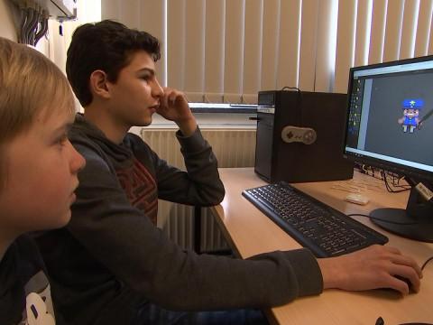 Des ados créent leur propre jeu vidéo en stage