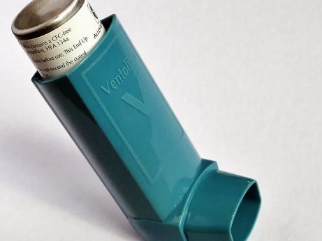 Asthme : utiliser exclusivement des inhalateurs à poudre sèche réduirait fortement les émissions de CO2