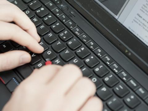 L'usurpateur de l'identité de plus de 30 adolescentes sera rejugé