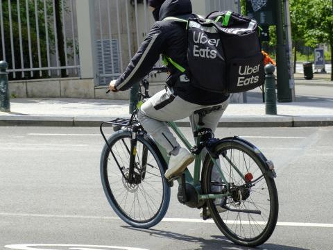 Carrefour et Uber Eats étendent leur partenariat à la Belgique