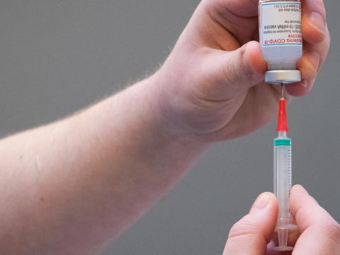 "Pas question de jeter les vaccins à la poubelle": Morréale recadre l'Aviq