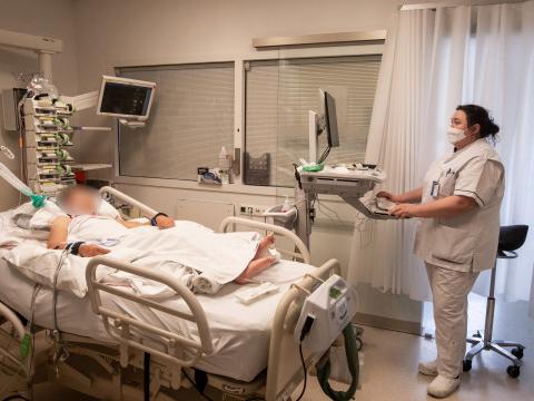 Plus de 900 patients aux soins intensifs