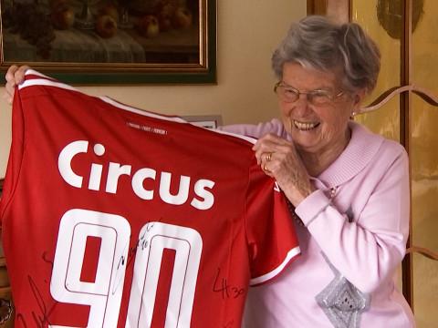 Á 90 ans, Nelly ne rate aucun match au Standard