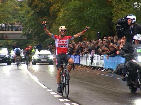 Philippe Gilbert raccroche son vélo devant ses supporters à Valkenburg
