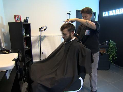 Une barbière parmi les hommes 