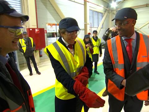 Visé: démonstration d'économie circulaire devant Elio Di Rupo 