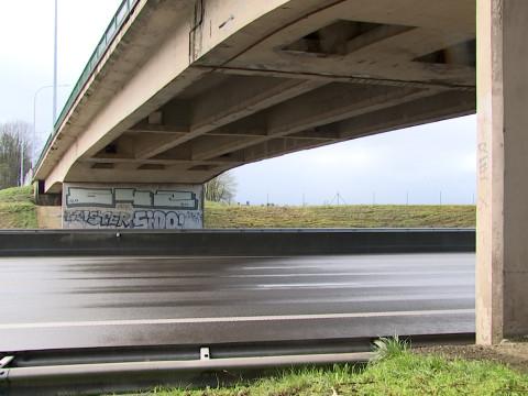 Travaux de désamiantage sur l'autoroute E40/A3