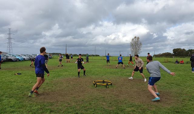 Succès pour le premier tournoi de spikeball à Saint-Georges