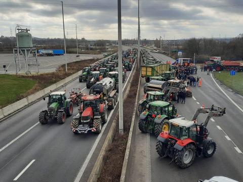 Barrages levés sur l'E25 à la frontière belgo-néerlandaise