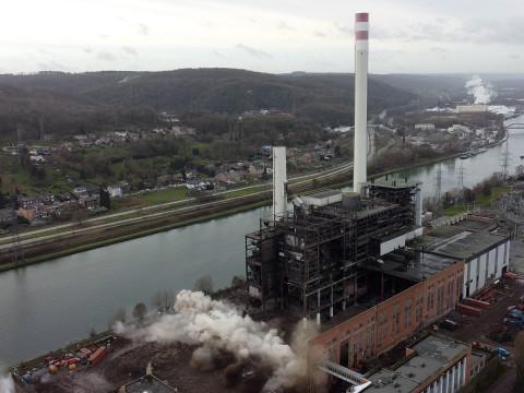 La première cheminée de la centrale des Awirs s'est affalée 