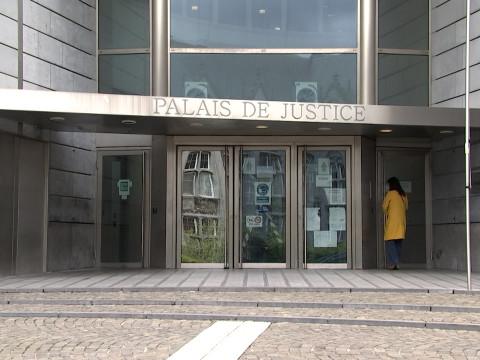 Accusés de meurtre, il coupe son bracelet électronique et prend la fuite