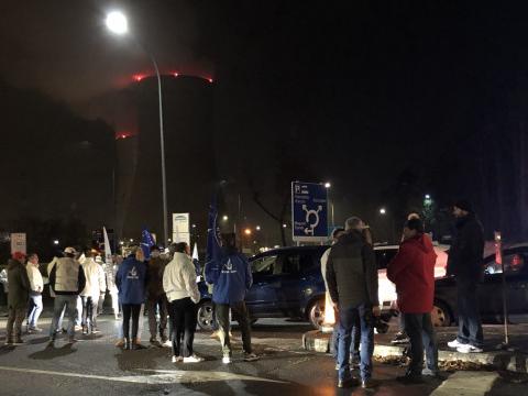 Action des syndicats policiers devant la centrale nucléaire de Tihange