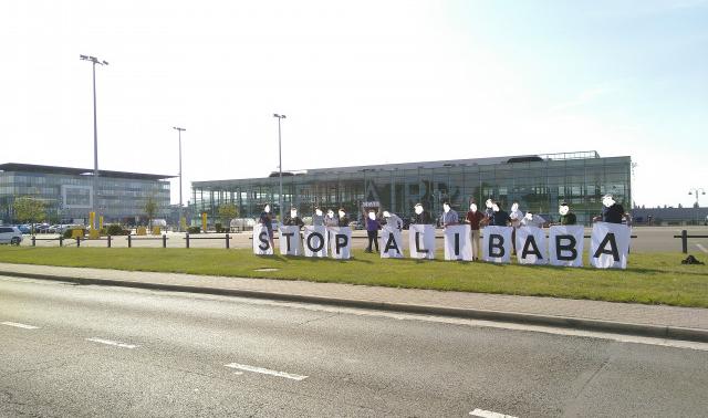 Action symbolique contre Alibaba devant l'aéroport de Bierset