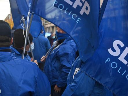 Actions syndicales de la police : le mouvement augmente la pression devant le palais de justice