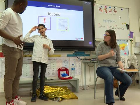 Apprendre les gestes de premier secours aux sourds et malentendants 