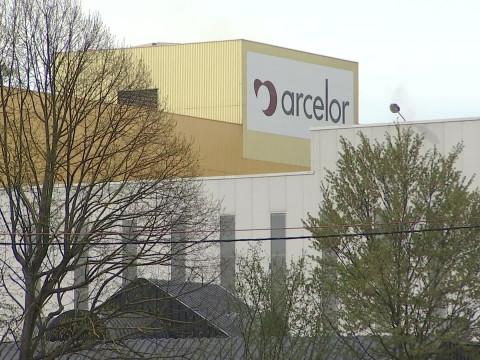 ArcelorMittal termine le dernier trimestre en forte baisse