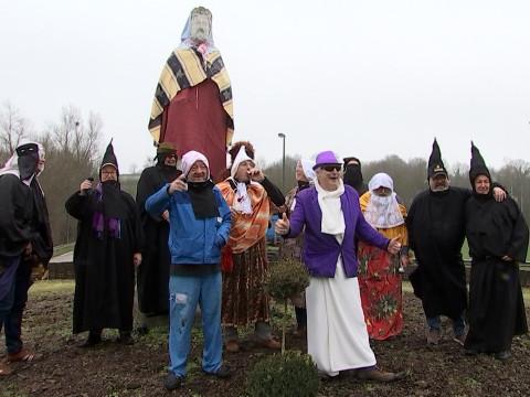 Carnaval d'Eben: la sortie des Hoûres 