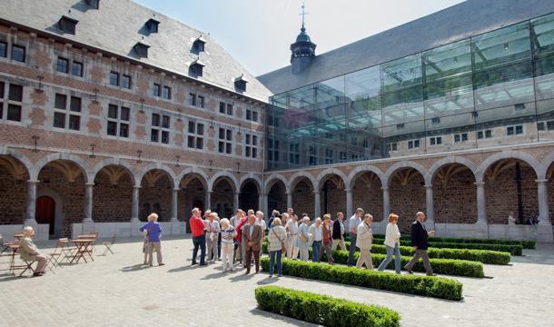 Collecte des imprimés électoraux au Musée provincial de la Vie wallonne à Liège