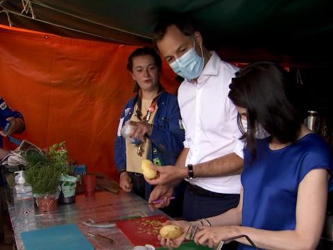 Corvée patates pour le premier ministre Alexander De Croo 