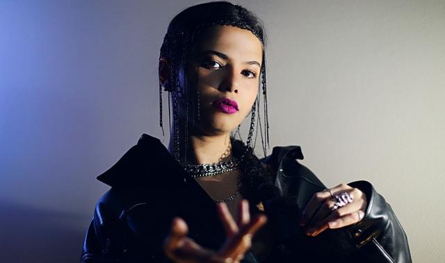 Danseuse et chorégraphe, Mona se lance dans la musique avec "Carré" 
