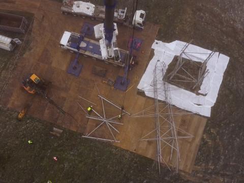 Démontage d'un pylône délicat à Neupré