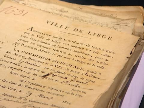 Des archives volées déposées à l'entrée du site des Archives de l'Etat