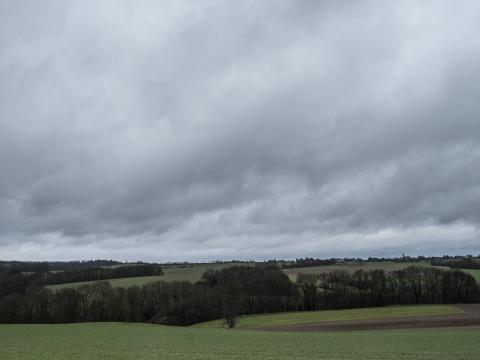 Des averses et du vent pour ce lundi, une bonne partie de la Wallonie en alerte jaune