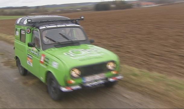 Des étudiants préparent le 4L Trophy à Nandrin