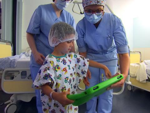 Détendre les enfants avant une opération avec les "Ptits Doudous"