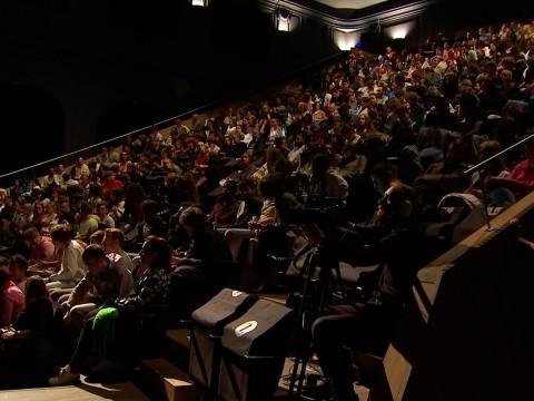 Du théâtre en live pour 10.000 jeunes à l'école ! 