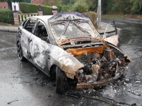 Engis : 5 voitures incendiées 