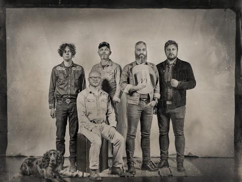 Everyone is guilty chante le Far West à travers son nouvel album "Horns" 