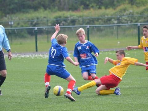 Football : les uns après les autres, les clubs cessent les activités pour les jeunes