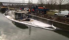 Une péniche coule à Lixhe