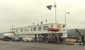 Une péniche braquée sur le canal Albert