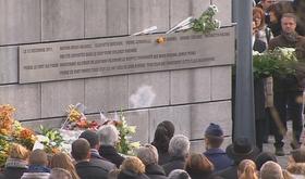 Fusillade : cérémonie d'hommage sobre et silencieuse