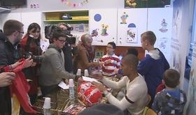 Les joueurs du Standard rendent visite aux enfants hospitalisés
