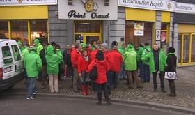 Point Chaud : protestation devant l'enseigne d'Outremeuse