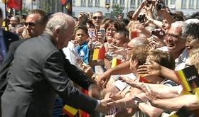Visite royale : un contact très chaleureux avec la foule