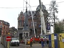 Chênée : remise en place du dôme et du clocheton