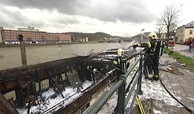 Péniche en feu à Huy