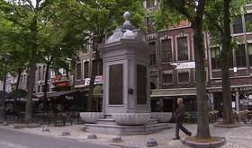 La Fontaine de la Tradition retrouve sa place