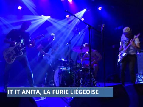 It It Anita livre son énergie brute à domicile